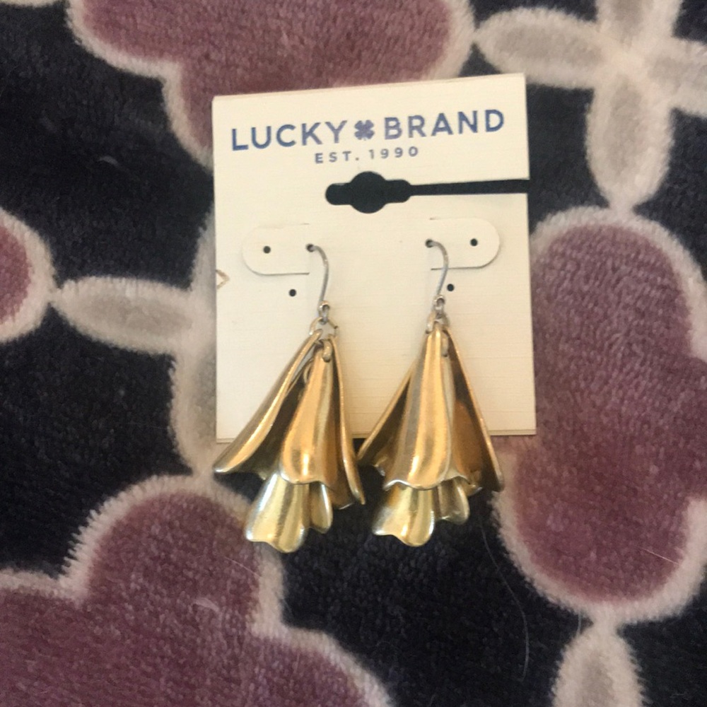SOLD! NWT! Lucky 🍀 Flower Petal earrings, gold
